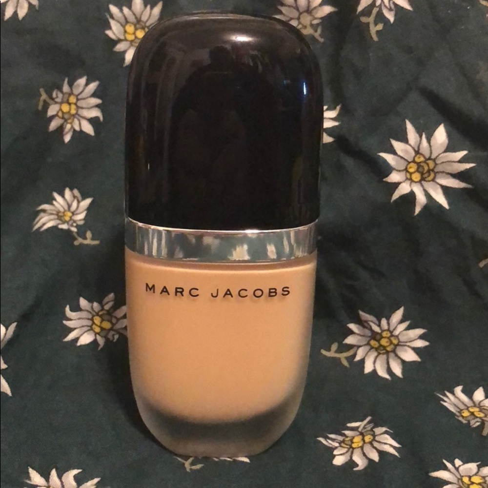 Marc Jacobs 36 beige deep super charged foundation